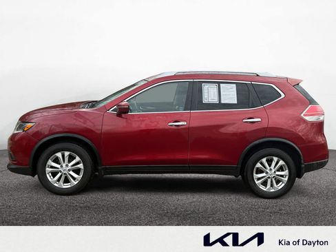Used 2015 Nissan Rogue SV image 2