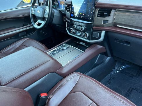 Used 2024 Ford Expedition Limited image 19