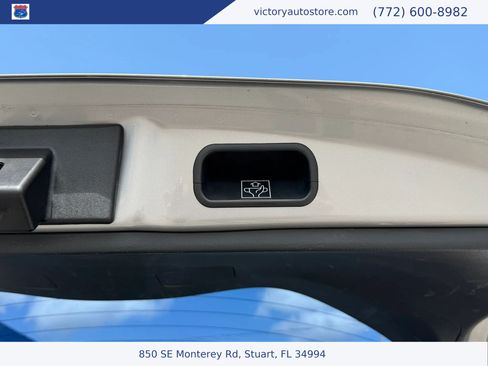 Used 2020 Toyota C-HR LE FWD image 24