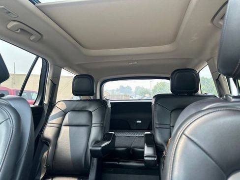 Used 2023 Lincoln Aviator AWD w/ Premium Package image 6