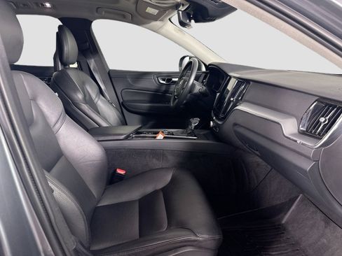 Used 2018 Volvo XC60 T6 Momentum w/ Convenience Package image 29