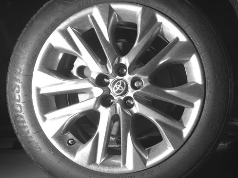 Used 2024 Toyota Highlander Limited image 14