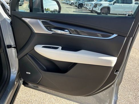 Used 2024 Cadillac XT6 Sport w/ Technology Package image 28