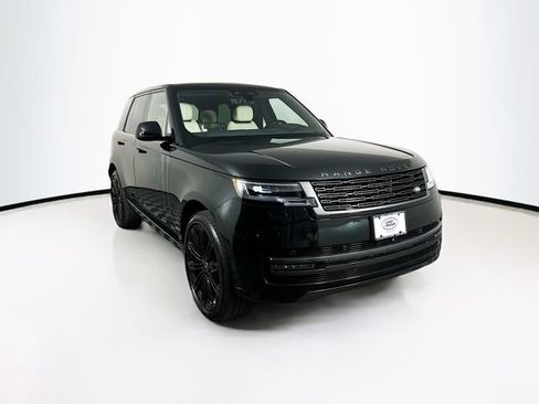 Used 2025 Land Rover Range Rover SE AWD/4WD image 3