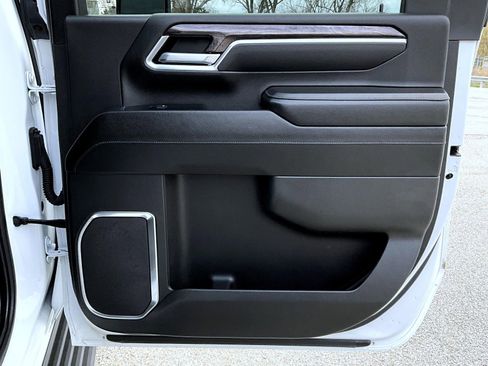 Used 2025 Chevrolet Silverado 2500 LTZ w/ LTZ Plus Package image 20