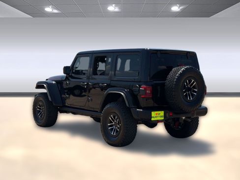 Used 2025 Jeep Wrangler Unlimited Rubicon AWD/4WD image 3