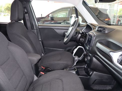 Used 2019 Jeep Renegade Latitude FWD image 41