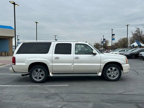 Used 2004 Cadillac Escalade ESV AWD image 2