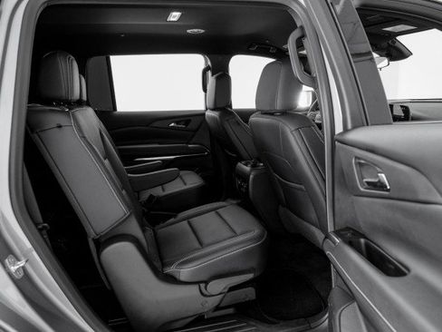 Used 2025 Chevrolet Traverse LT w/ LPO, Floor Liner Package FWD image 35