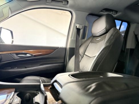 Used 2016 Cadillac Escalade ESV Premium image 24
