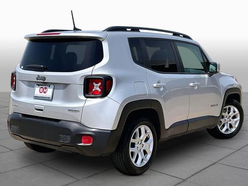 Used 2018 Jeep Renegade Latitude FWD image 13