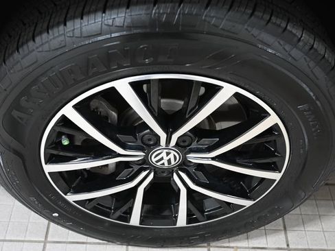 Used 2021 Volkswagen Tiguan SE AWD/4WD image 18