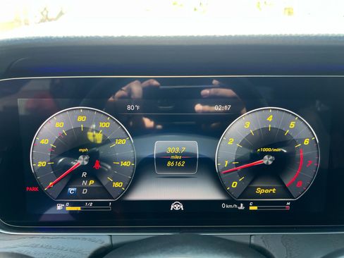 Used 2018 Mercedes-Benz E 400 4MATIC Sedan w/ Premium 3 Package image 21