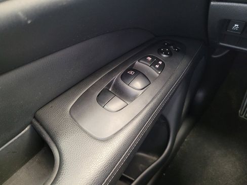 Used 2020 Nissan Pathfinder S AWD/4WD image 27