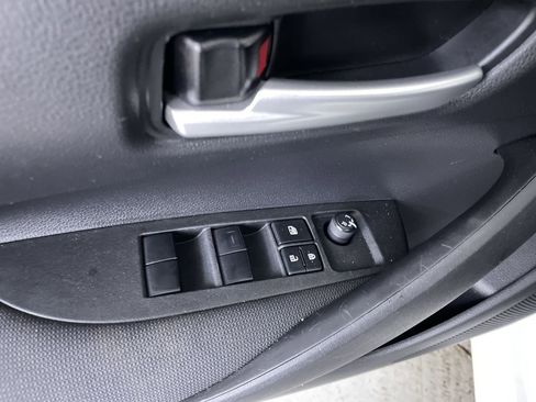 Used 2021 Toyota Corolla LE FWD image 11