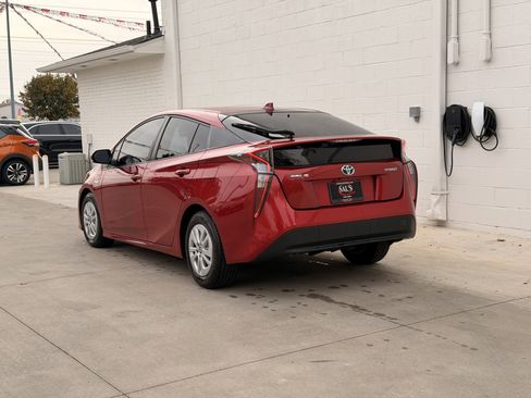Used 2017 Toyota Prius Two image 5