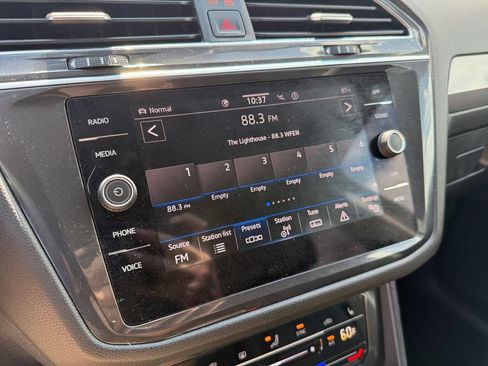 Used 2023 Volkswagen Tiguan SE AWD/4WD image 24