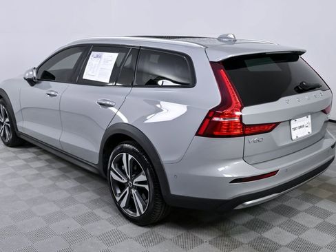 Certified 2025 Volvo V60 B5 Cross Country Plus image 4