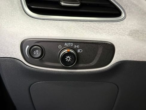 Used 2020 Chevrolet Bolt Premier w/ Infotainment Package FWD image 29