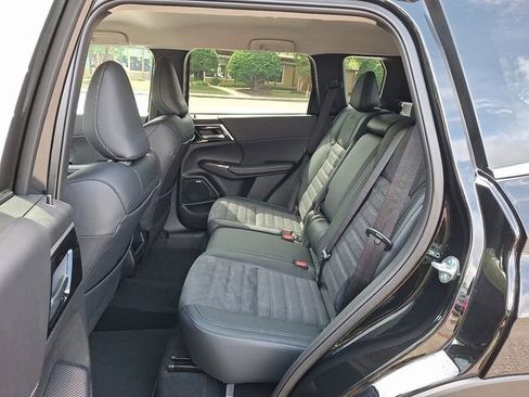 New 2025 Mitsubishi Outlander SE image 7