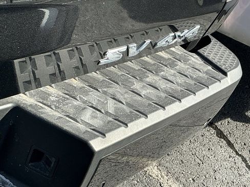 Used 2024 Nissan Titan SV w/ SV Convenience Package image 4