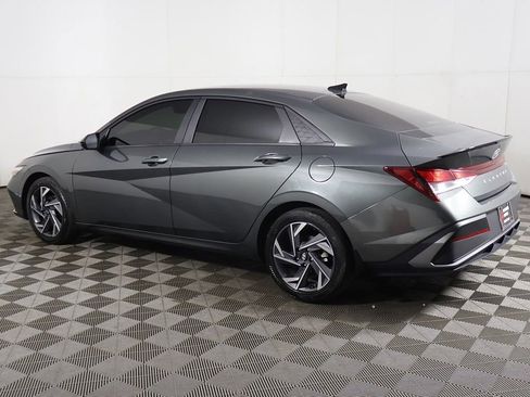 Used 2025 Hyundai Elantra Sport FWD image 11