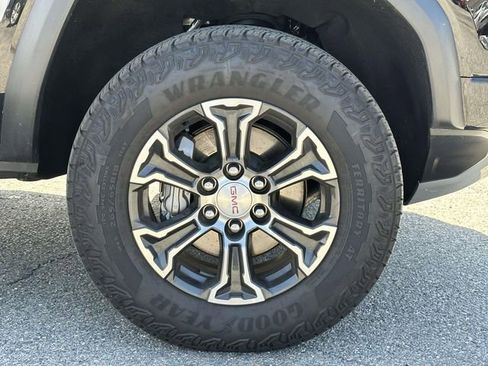 Used 2024 GMC Canyon AT4 w/ Technology Package image 7