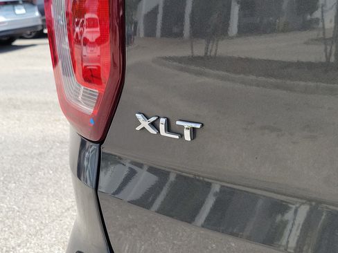 Used 2017 Ford Explorer XLT w/ Equipment Group 202A FWD image 10