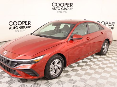 Certified 2024 Hyundai Elantra SE image 9