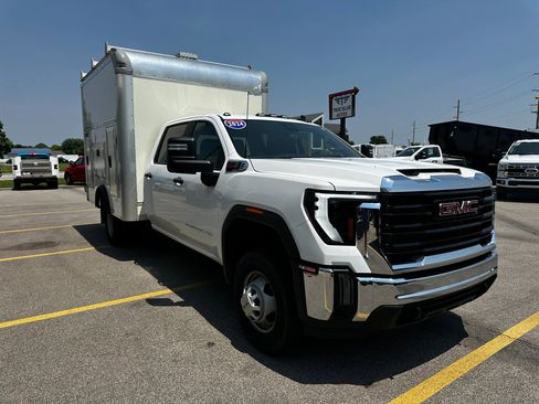 Used 2024 GMC Sierra 3500 Pro w/ Convenience Package image 16