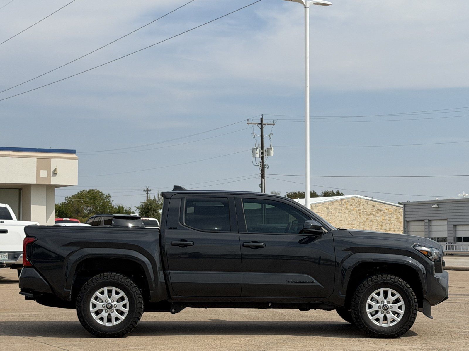 Used 2025 Toyota Tacoma SR5 AWD/4WD image 3