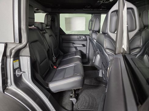 Used 2025 Ford Bronco Badlands image 18