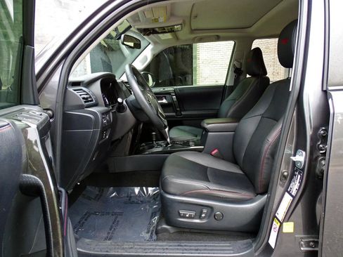 Used 2019 Toyota 4Runner TRD Off-Road Premium AWD/4WD image 12