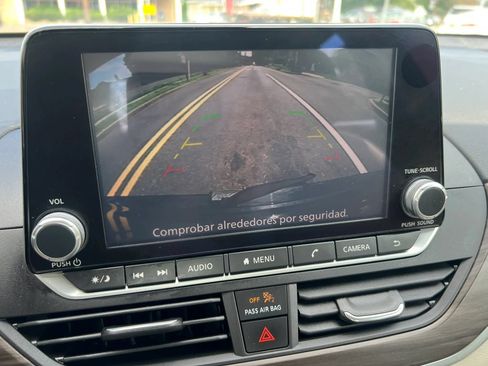 Used 2024 Nissan Altima 2.5 SV FWD image 11