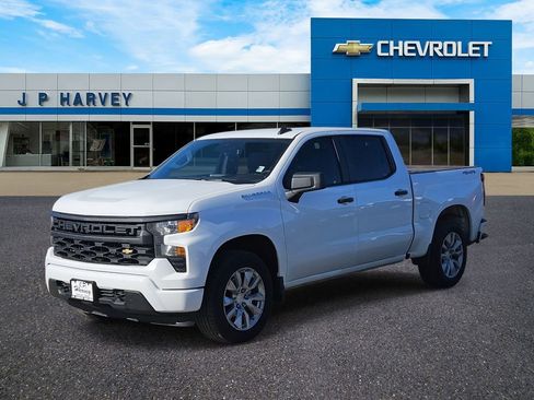 Used 2022 Chevrolet Silverado 1500 Custom image 3