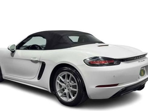 Used 2018 Porsche 718 Boxster image 4