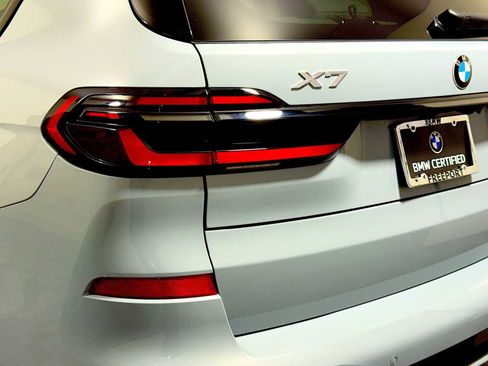 Certified 2025 BMW X7 xDrive40i w/ M Sport Package image 28