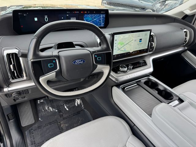 Certified 2025 Ford Expedition Platinum w/ Driver's Package AWD/4WD image 11