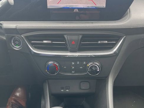 Used 2025 Buick Encore GX Preferred FWD image 25