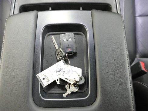 Used 2018 Chevrolet Silverado 1500 LT w/ All Star Edition image 26