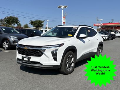 Used 2025 Chevrolet Trax LT w/ Sunroof Package