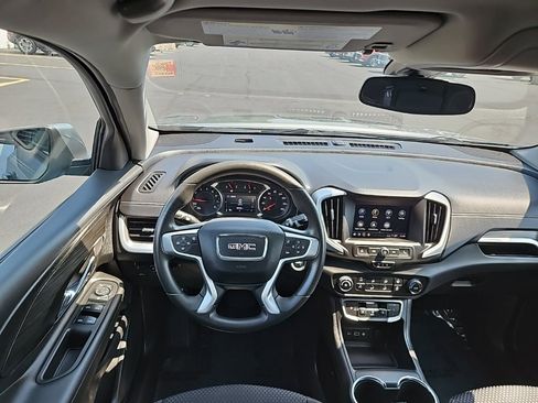 Used 2024 GMC Terrain SLE image 9