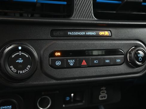 Used 2025 Ford Maverick Lobo AWD/4WD image 25