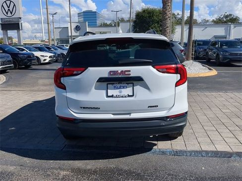 Used 2021 GMC Terrain SLT w/ Elevation Edition image 5