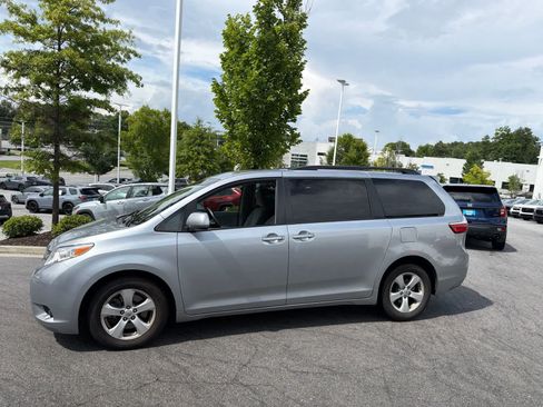 Used 2016 Toyota Sienna LE FWD image 6