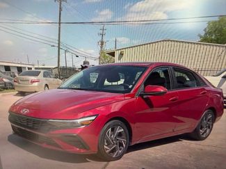 Used 2025 Hyundai Elantra Limited video 1