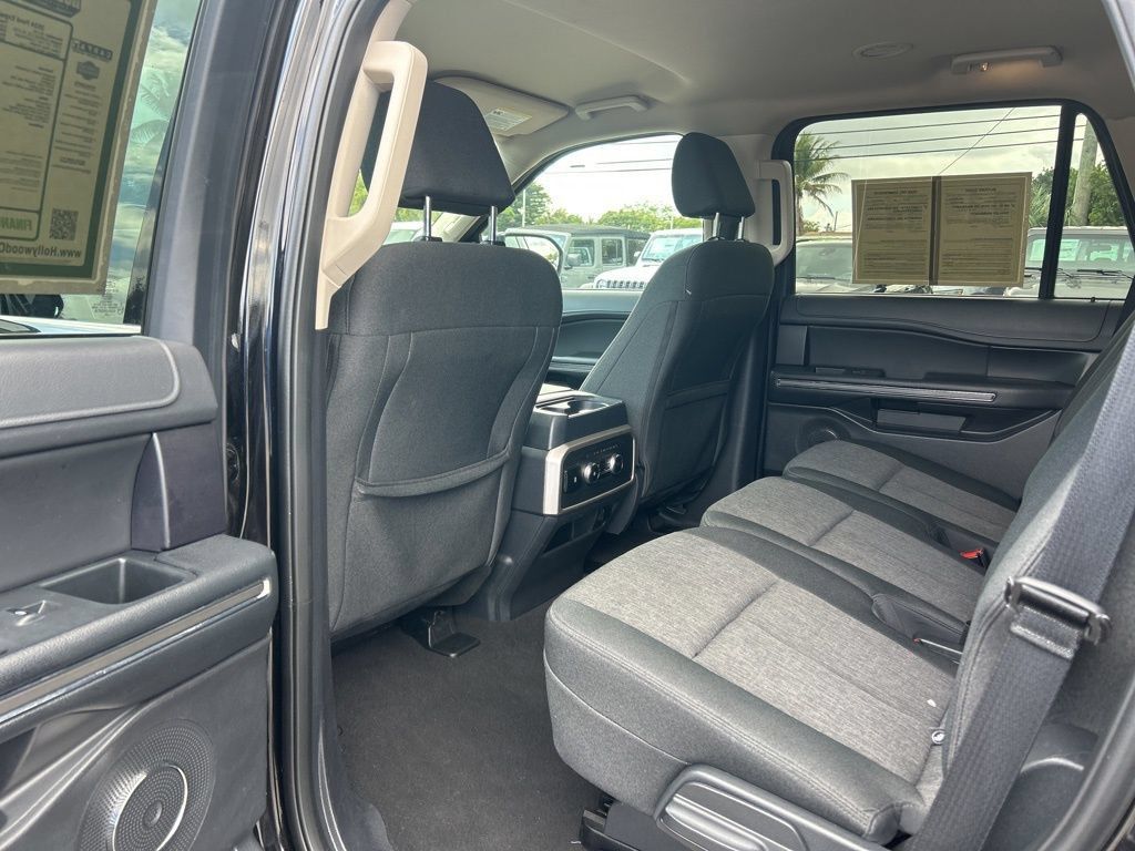 Used 2024 Ford Expedition XLT AWD/4WD image 32