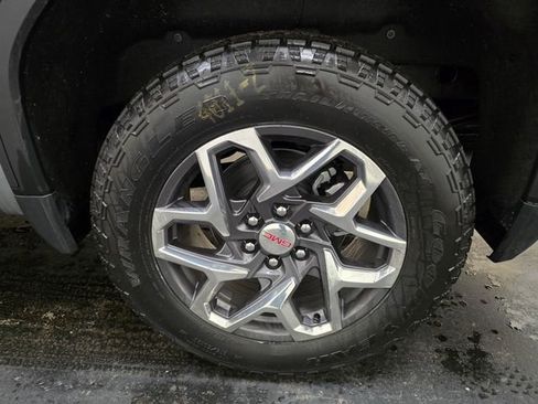 New 2026 GMC Sierra 1500 SLE image 8