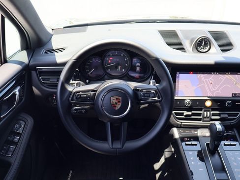 Certified 2025 Porsche Macan AWD/4WD image 15