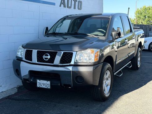 Used 2004 Nissan Titan SE w/ (Tow) Big Tow Pkg AWD/4WD image 2